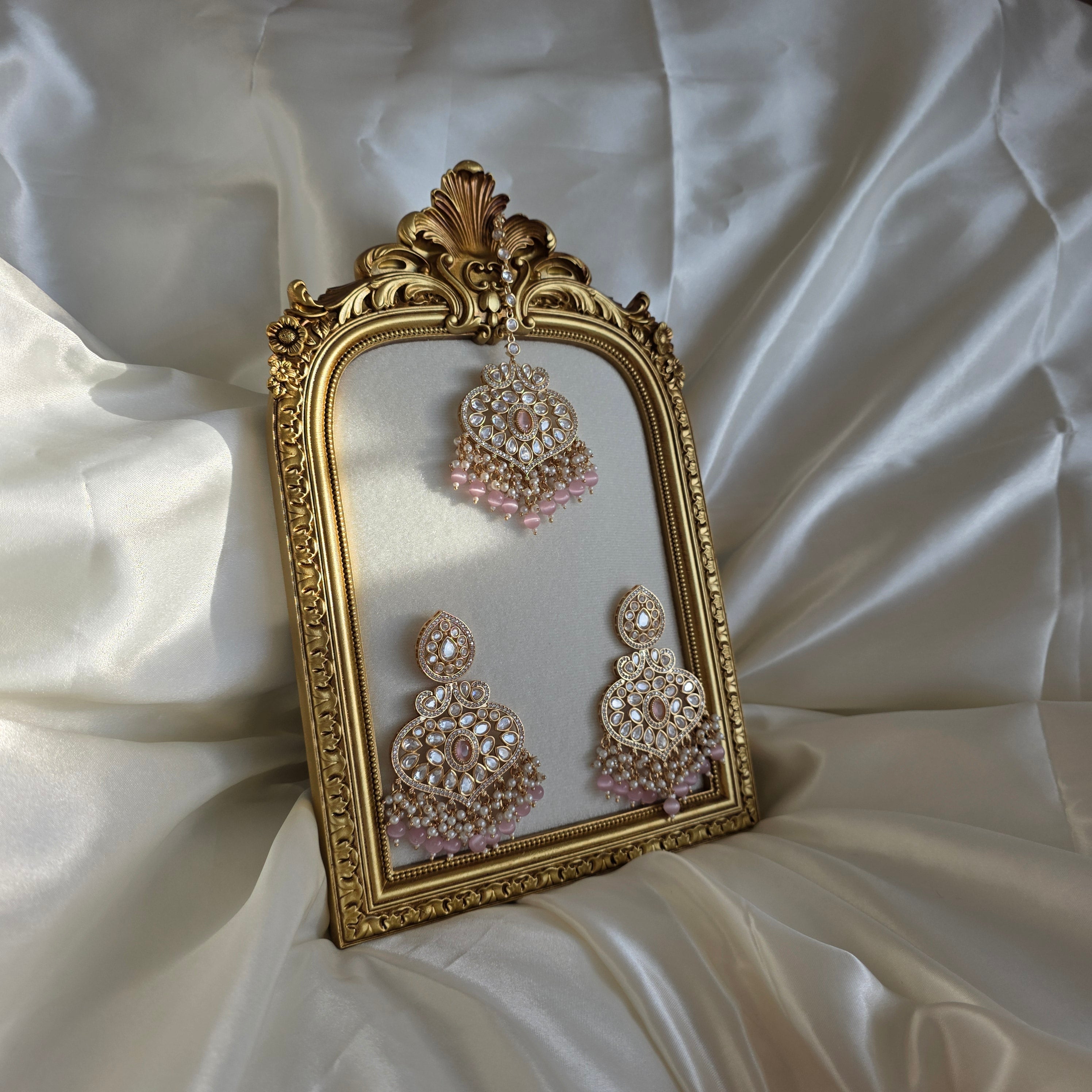 MARVI TIKKA WITH EARRINGS