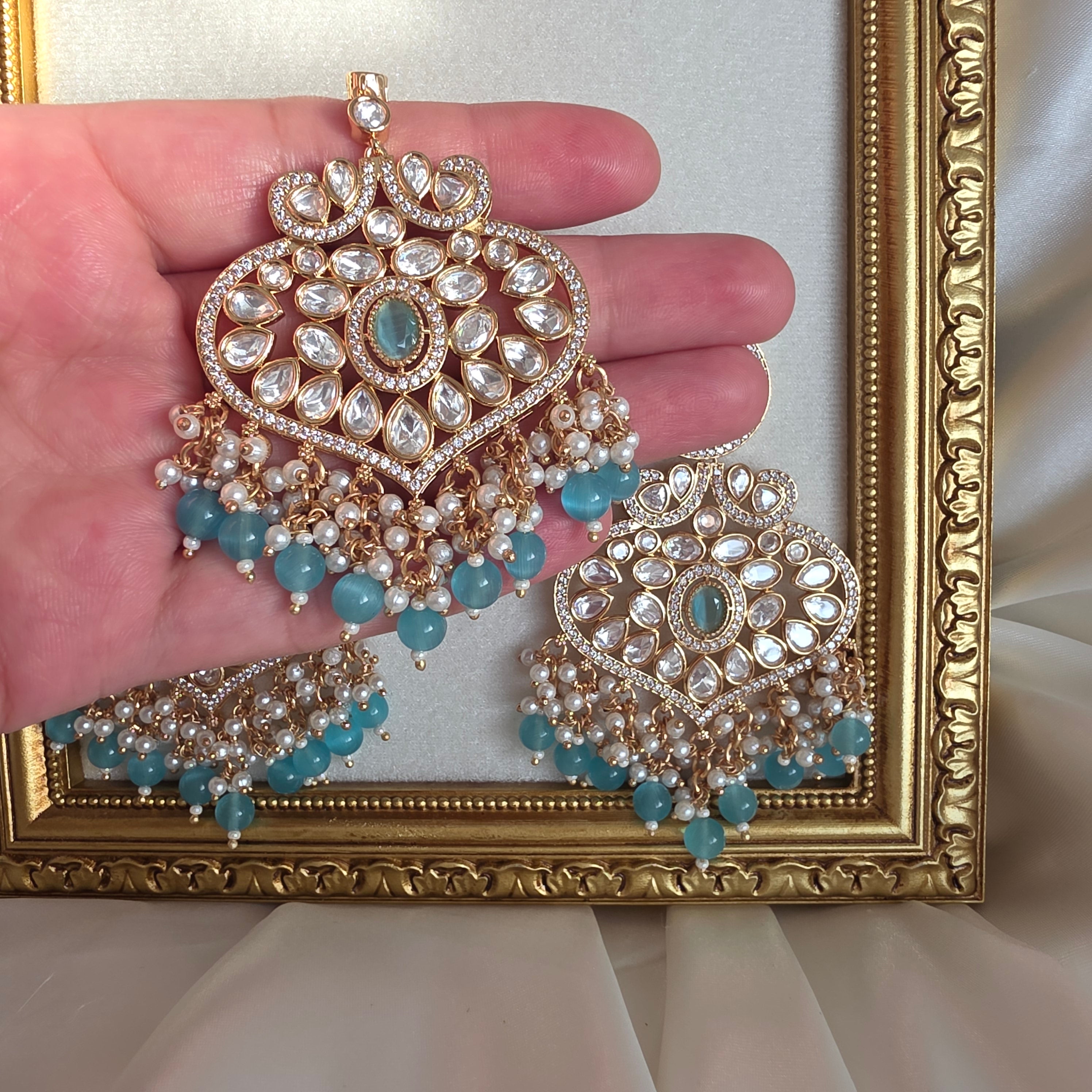 MARVI TIKKA WITH EARRINGS